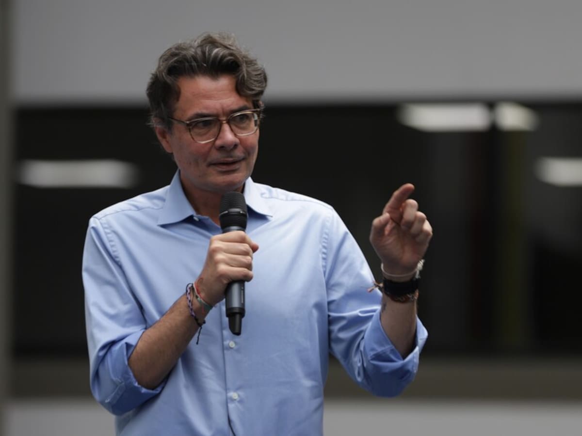 El “like” que por error dio Alejandro Gaviria y que sugirió una futura alianza con Gustavo Petro