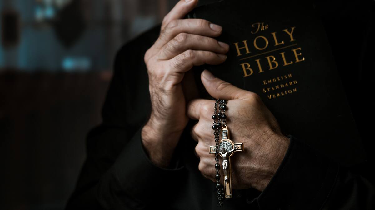 “Parece una posesión colectiva”: relato del padre que atendió a jóvenes con convulsiones