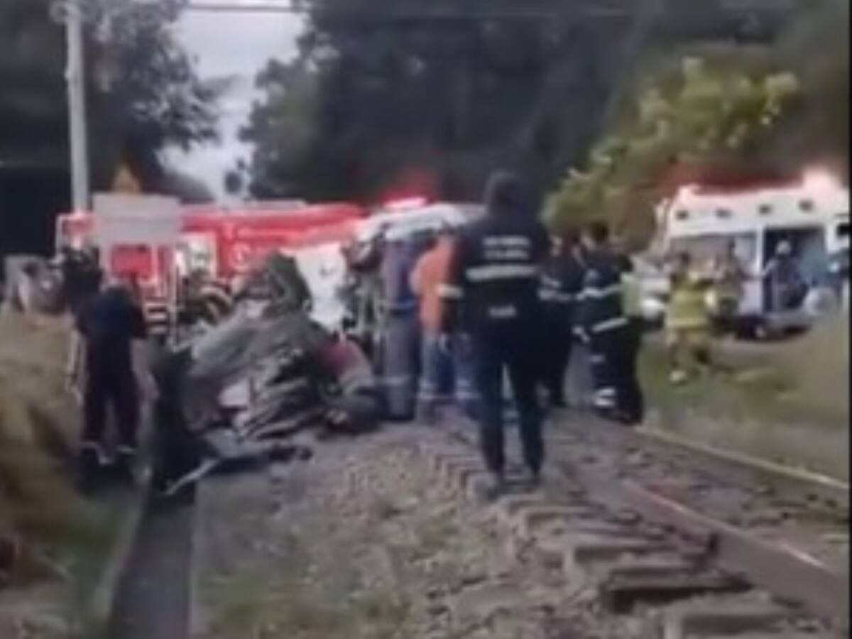Choque entre vehículo y el Tren de la Sabana en el norte de Bogotá