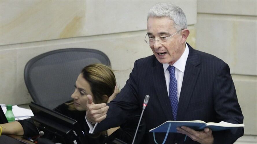 Detractores de Uribe dieron sus impresiones sobre la indagatoria a la que se enfrenta el expresidente en la Corte.. Foto: Colprensa
