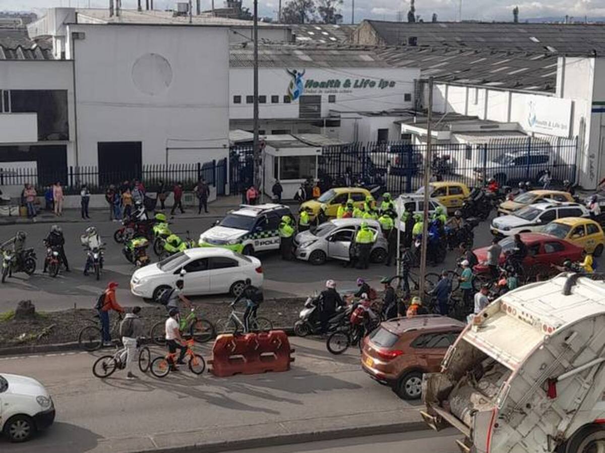 Hombres acusados de robar a un conductor en la Calle 100 en pleno trancón de Bogotá irán a la cárcel
