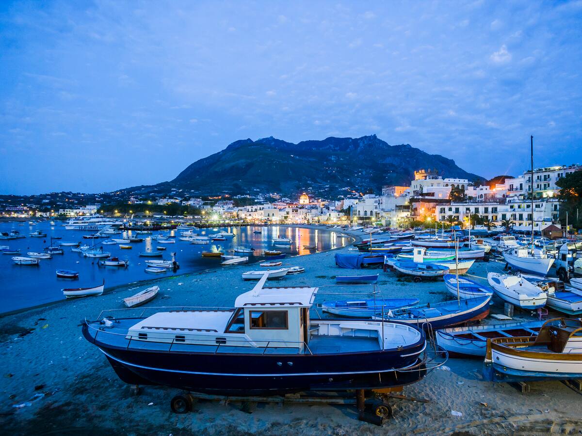 Aumenta a 13 el número de desaparecidos tras corrimiento de tierras en Italia