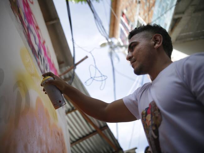 Grupos armados estarían cobrando por los murales del ‘grafitur’ de la comuna 13