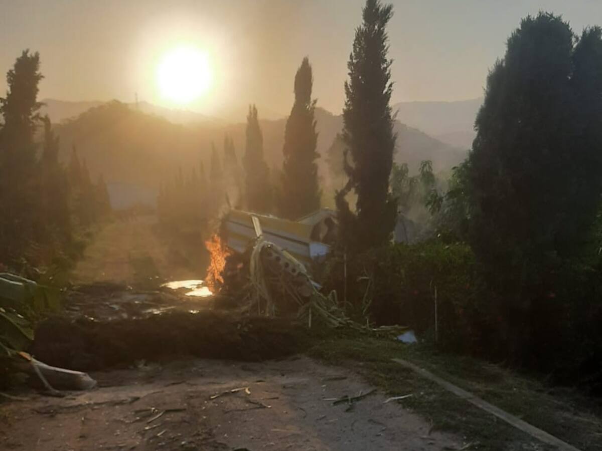 Una avioneta de fumigación cayó en una finca de la Zona Bananera