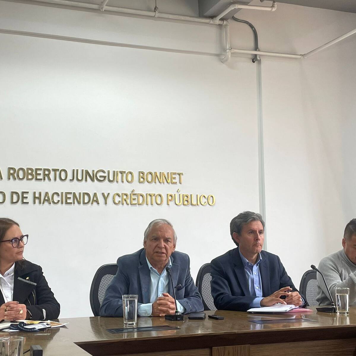 Nueva reforma tributaria buscará recursos adicionales: MinHacienda