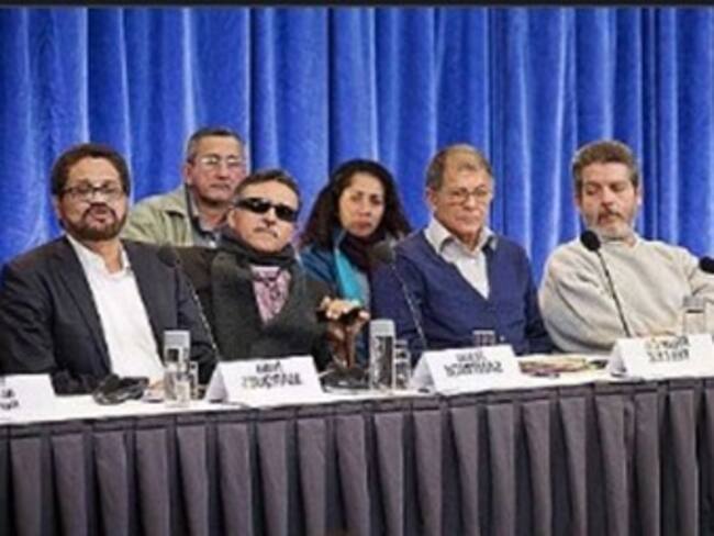 En los diálogos de paz, ¿debe consultarse a la sociedad civil desde ya o más adelante?