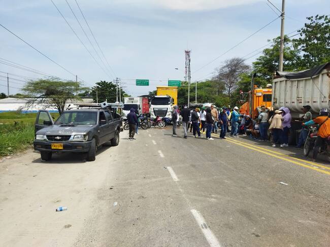 Bloqueo de la vía. Foto: cortesía José Algarín.