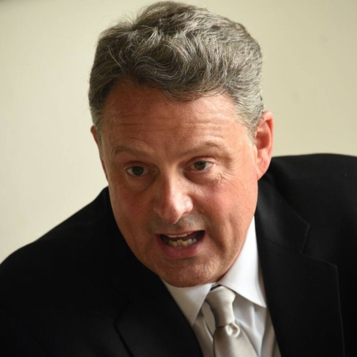 La democracia se ha vuelto débil: exembajador John Feeley en Cumbre de las Américas