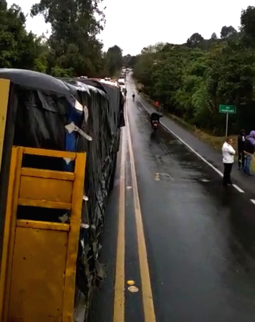 La situación generó que cientos de vehículos se quedaran en la carretera represados. Crédito: Red de Seguridad Vial.