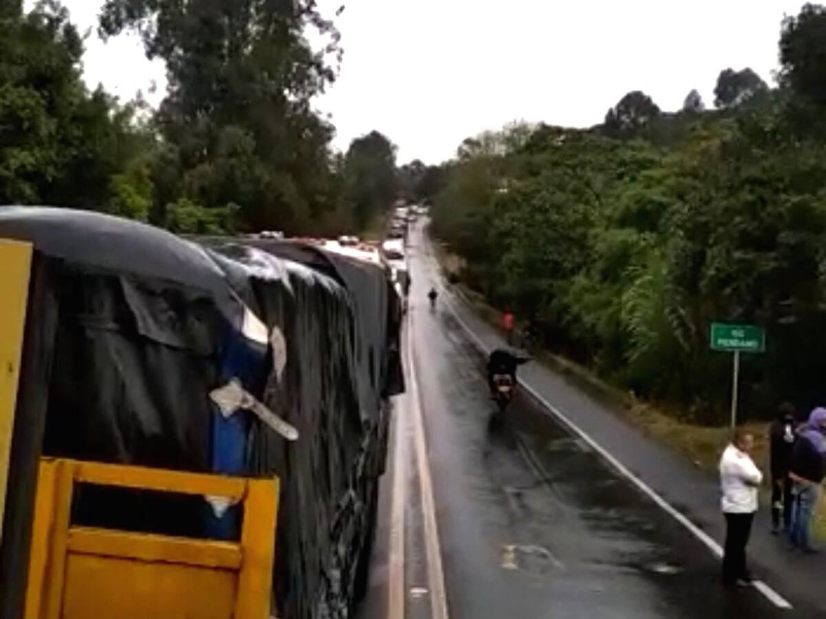 Tránsito lento en la vía Panamericana entre Popayán y Piendamó