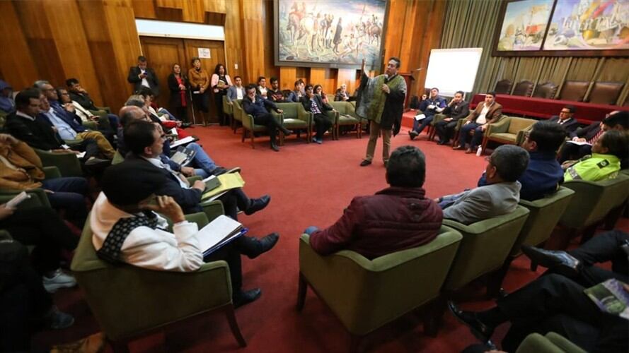 En una reunión adelantada en la Gobernación de Boyacá, se llevó a cabo la firma del acuerdo "#21N en Boyacá: sin miedo, sin violencia". Foto: Gobernación de Boyacá