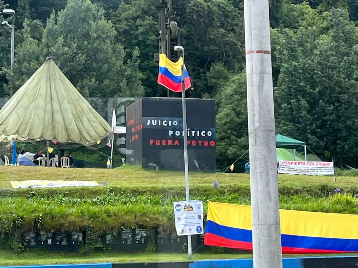 Desalojo puede durar un mes: secretario de Gobierno de Bogotá sobre protesta en monumento a Gandhi