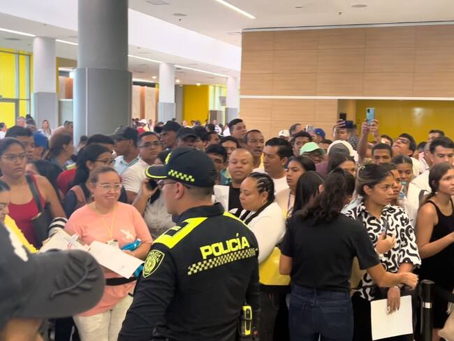Protesta en el centro de convenciones Puerta de Oro, Barranquilla. Foto: W Radio.