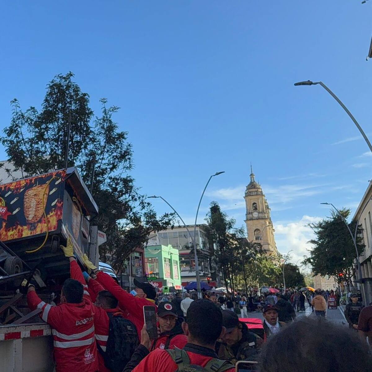 Comida en descomposición, licor adulterado y personas capturadas: así fue el operativo en el centro