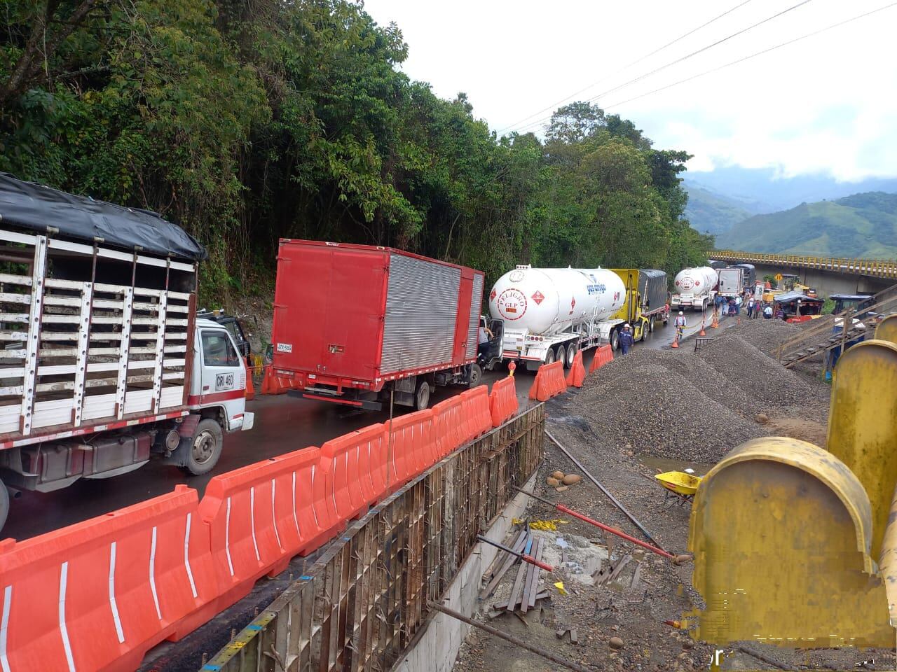 A causa de un golpe en la estructura de uno de los puentes en Los Grillos, la Transversal del Cusiana de nuevo se tuvo que cerrar. Esta es la vía que comunica a Boyacá y Casanare / Foto: Suministrada