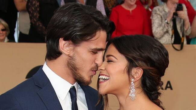 Gina Rodriguez y Joe LoCicero. Foto: Getty Images