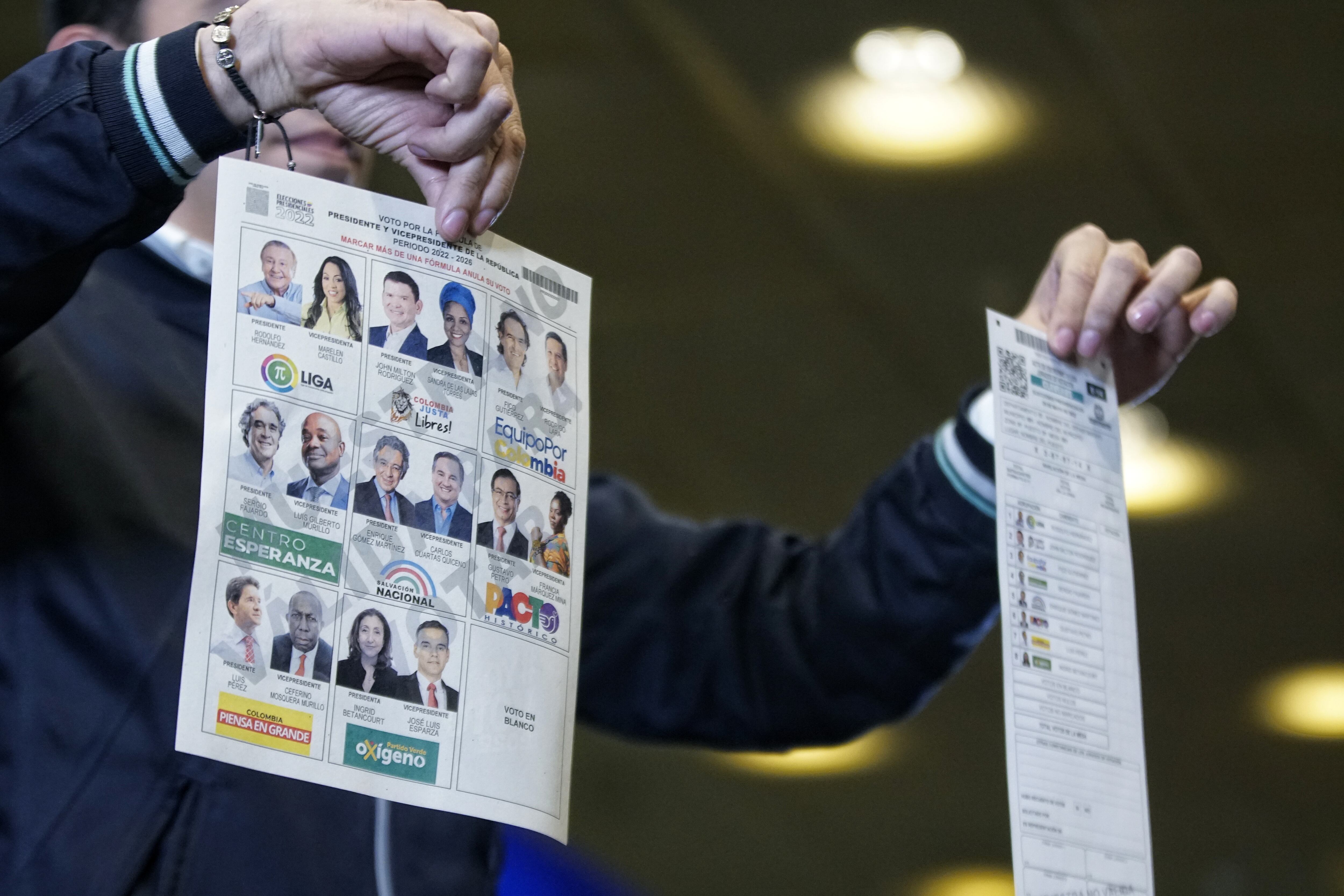 Luis Felipe Henao, Alfonso Prada, Juan Fernando Cristo y Oscar Hernández se refieren en W Fin de Semana a la preparación de sus candidatos en las horas previas a las elecciones.