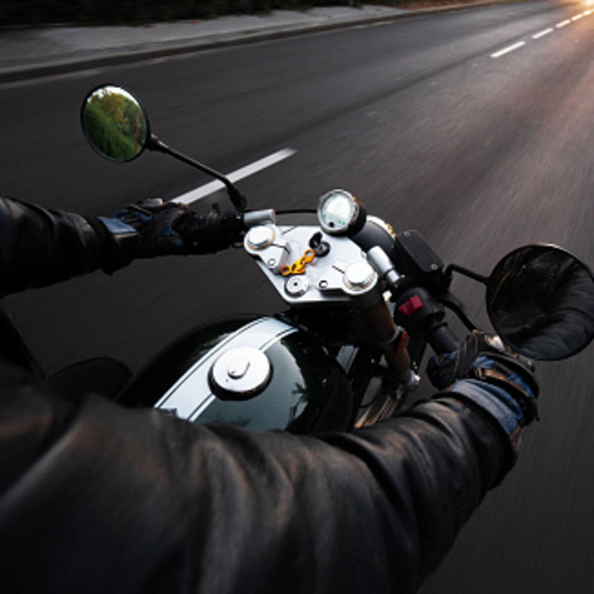 A golpes: motociclistas pararon tráfico para pelear en Bogotá