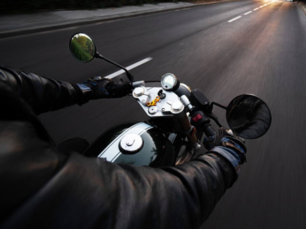 A golpes: motociclistas pararon tráfico para pelear en Bogotá