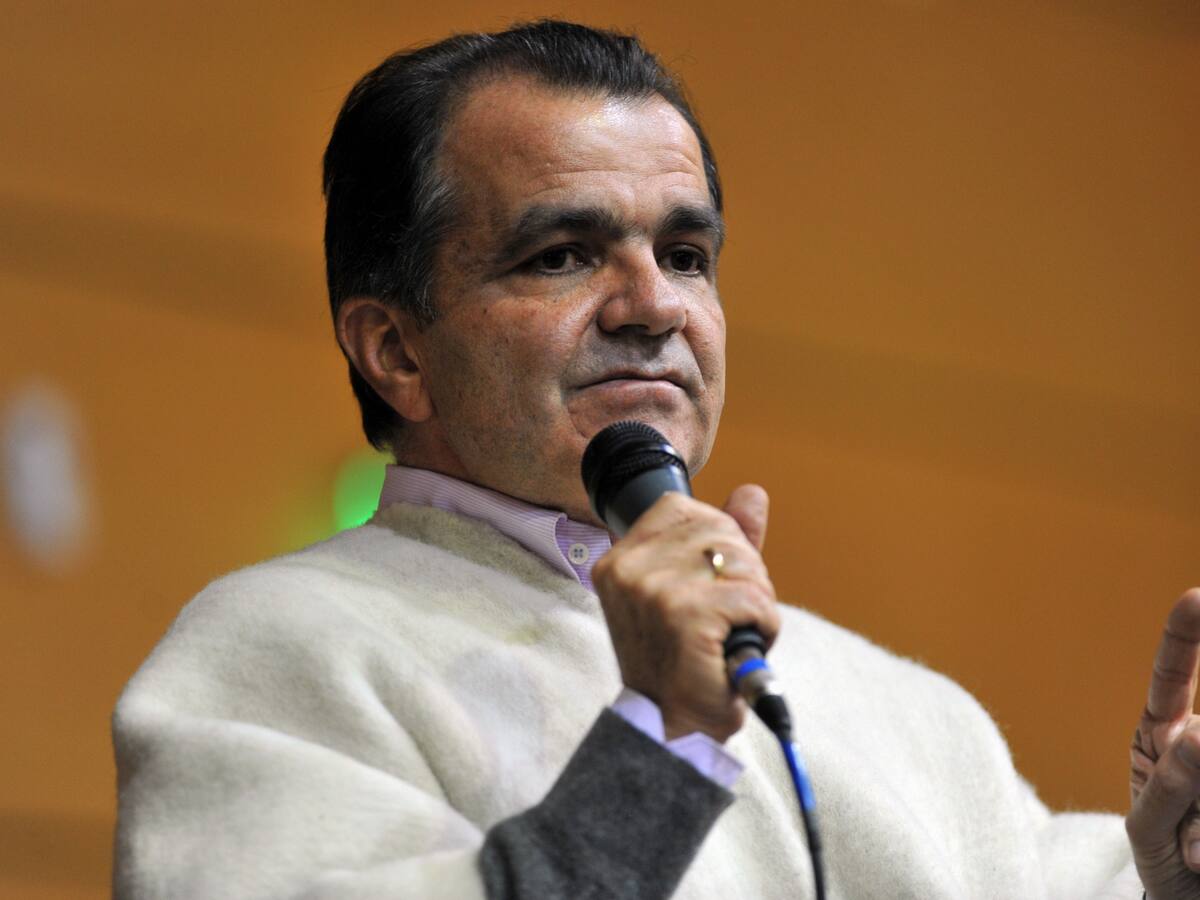 “Es un error”: Óscar Iván Zuluaga sobre adición de cargos en la Procuraduría