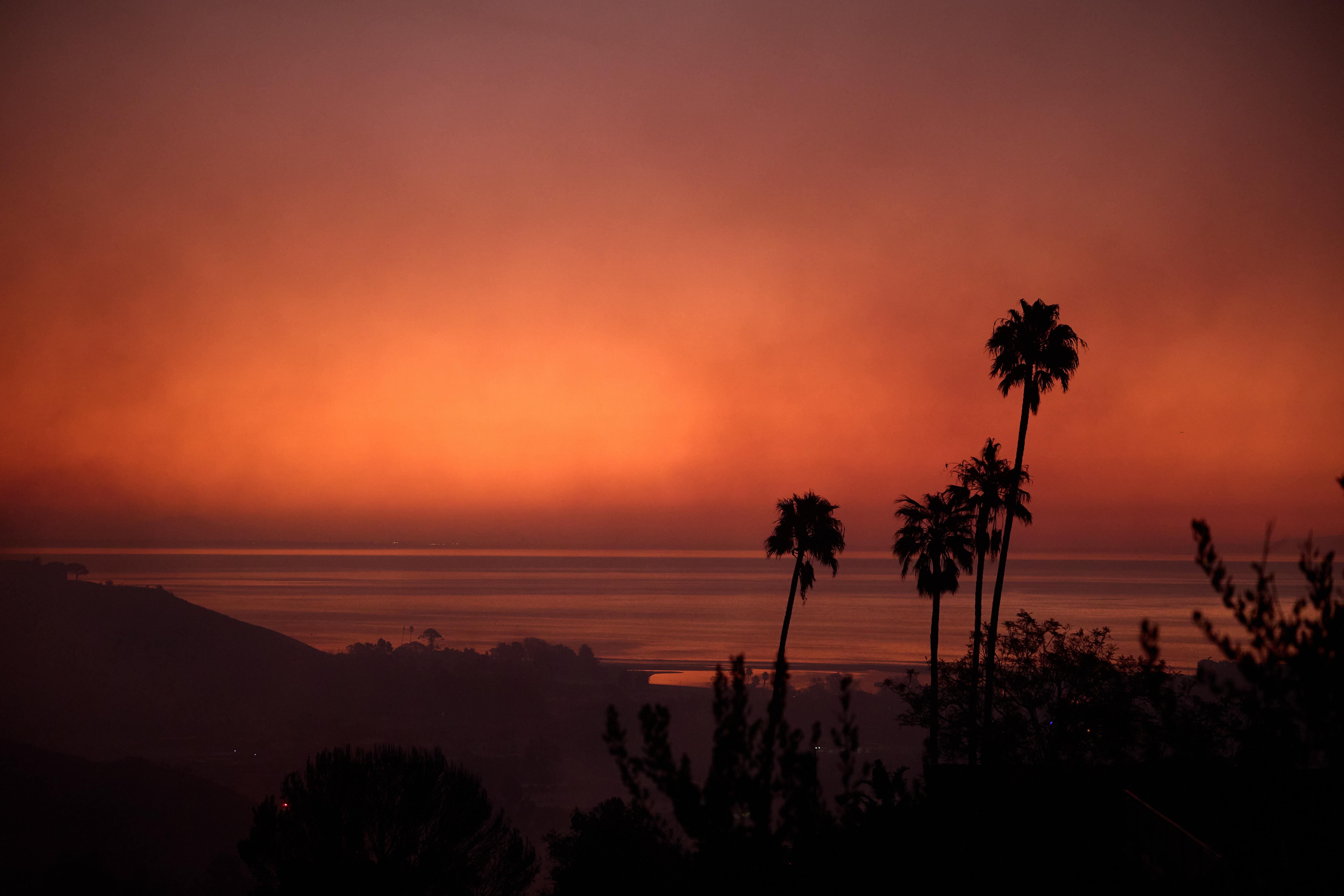 Incendio forestal en Malibu. FOTO: EFE/EPA/ALLISON DINNER
