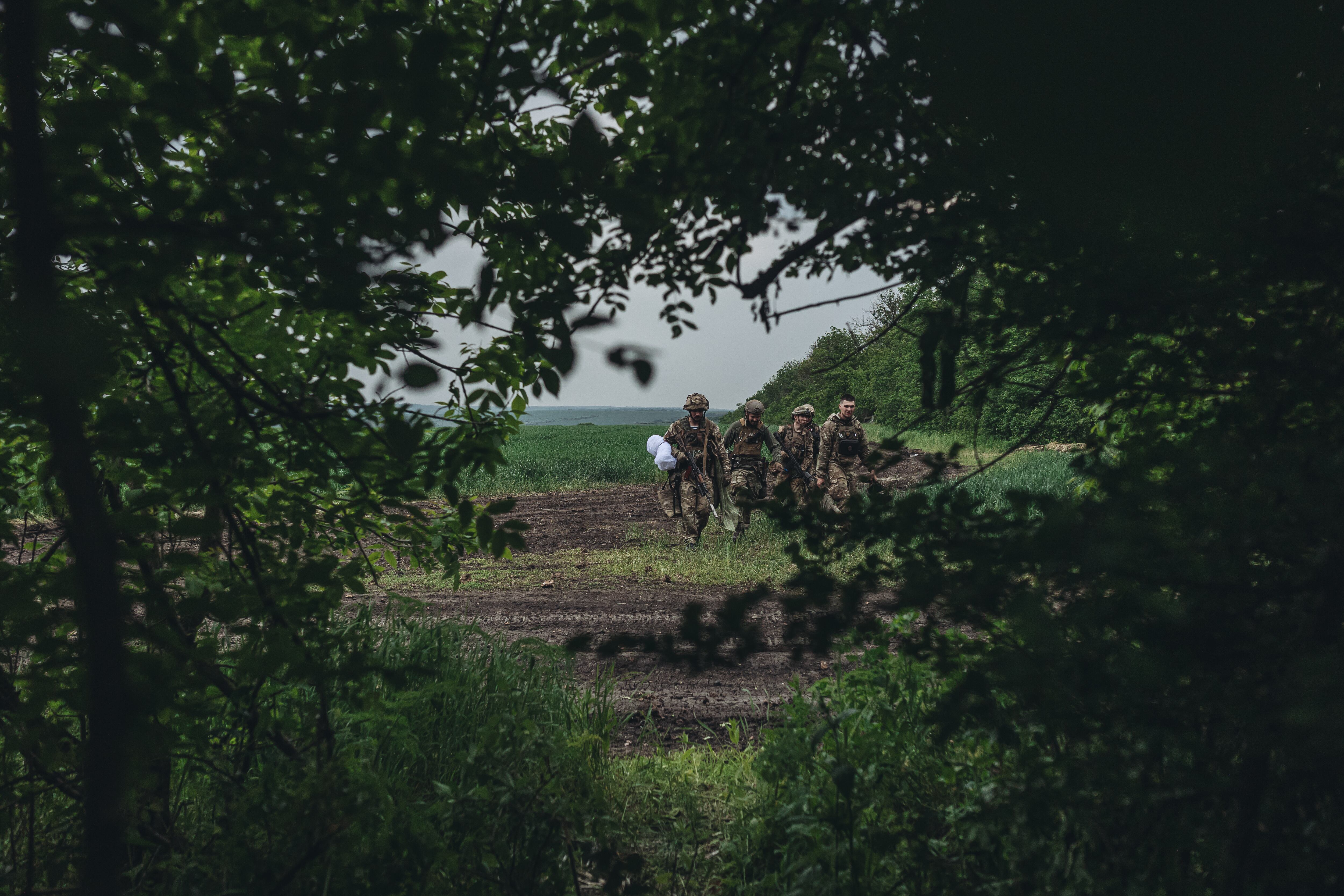 DONBASS, UKRAINE - MAY 25: Ukrainian soldiers on the frontline in Donbass, Ukraine, 25 May 2022 (Photo by Diego Herrera Carcedo/Anadolu Agency via Getty Images)