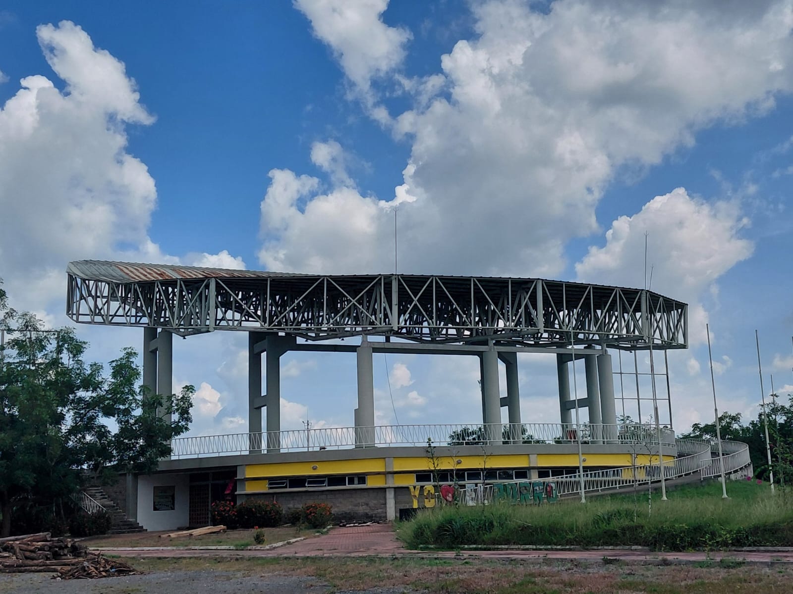 Obra de más de $17.000 millones destinada para el Festival del Porro terminó enmontada en San Pelayo. Foto:  cortesía (suministrada a La W).