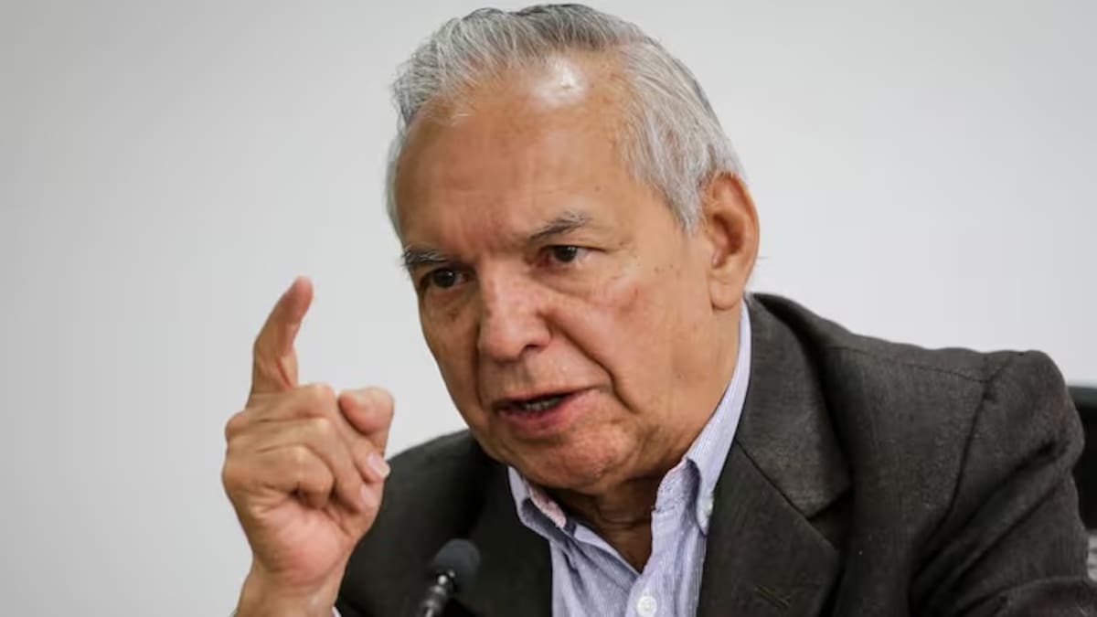 El ministro de Hacienda ratificó ante su comité directivo que seguirá en el cargo