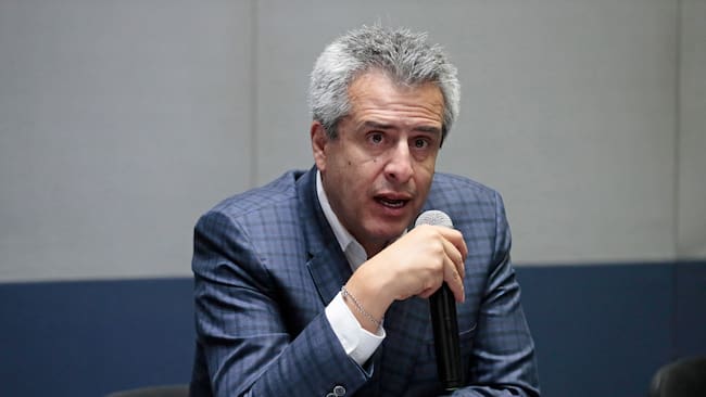 AME5680. BOGOTÁ (COLOMBIA), 21/06/2024.- El ministro del Interior de Colombia, Luis Fernando Velasco habla este viernes durante una rueda de prensa en Bogotá (Colombia). Velasco presentó este viernes a la opinión pública un balance sobre el año legislativo, para el Gobierno de Gustavo Petro y aseguró que "esta fue una legislatura exitosa". EFE/ Carlos Ortega