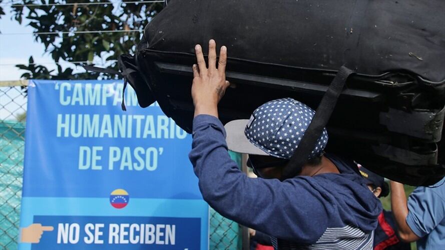 Desalojo del campamento humanitario de paso en Bogotá. Foto: Colprensa