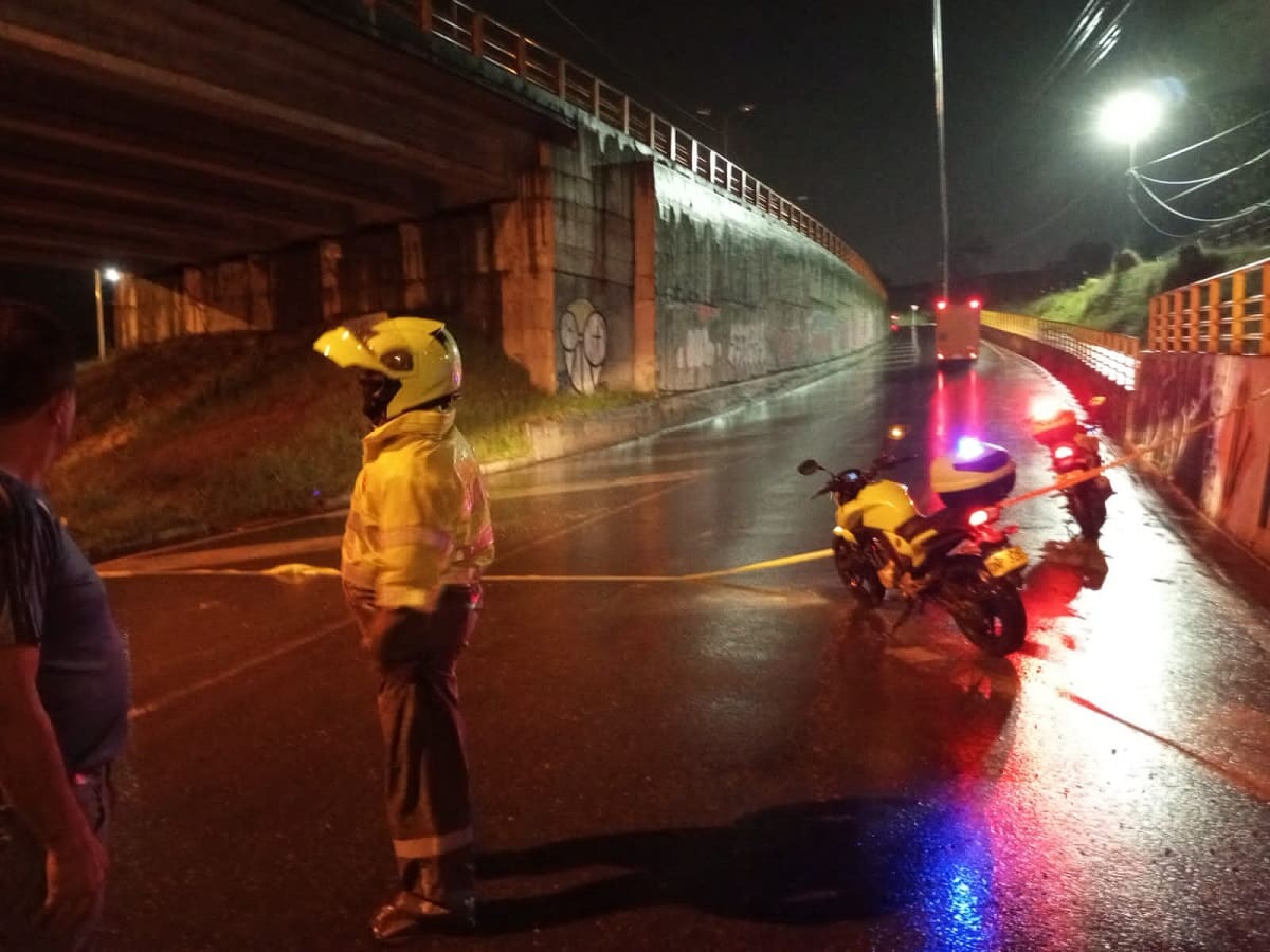 Cierre preventivo en la vía Manizales - Bogotá debido a varios derrumbes por lluvias