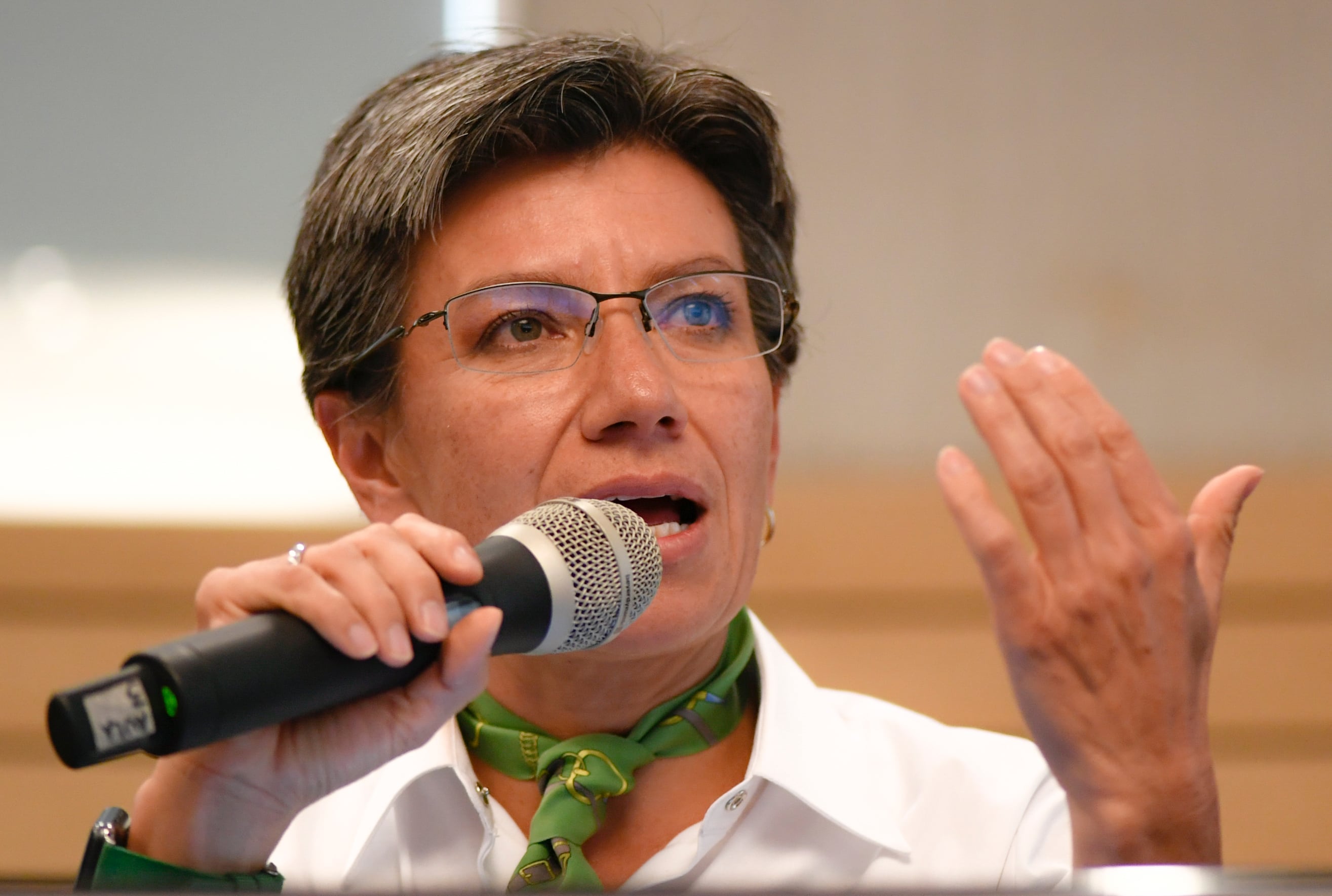 Andrés Forero denunció que la alcaldesa Claudia López habría contratado un maquillador por $475.000 pesos.