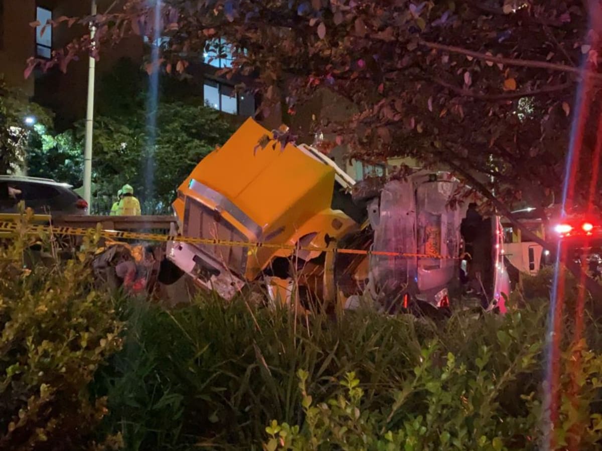 Accidente en la Circunvalar: asciende cifra de muertos tras volqueta que cayó sobre dos vehículos