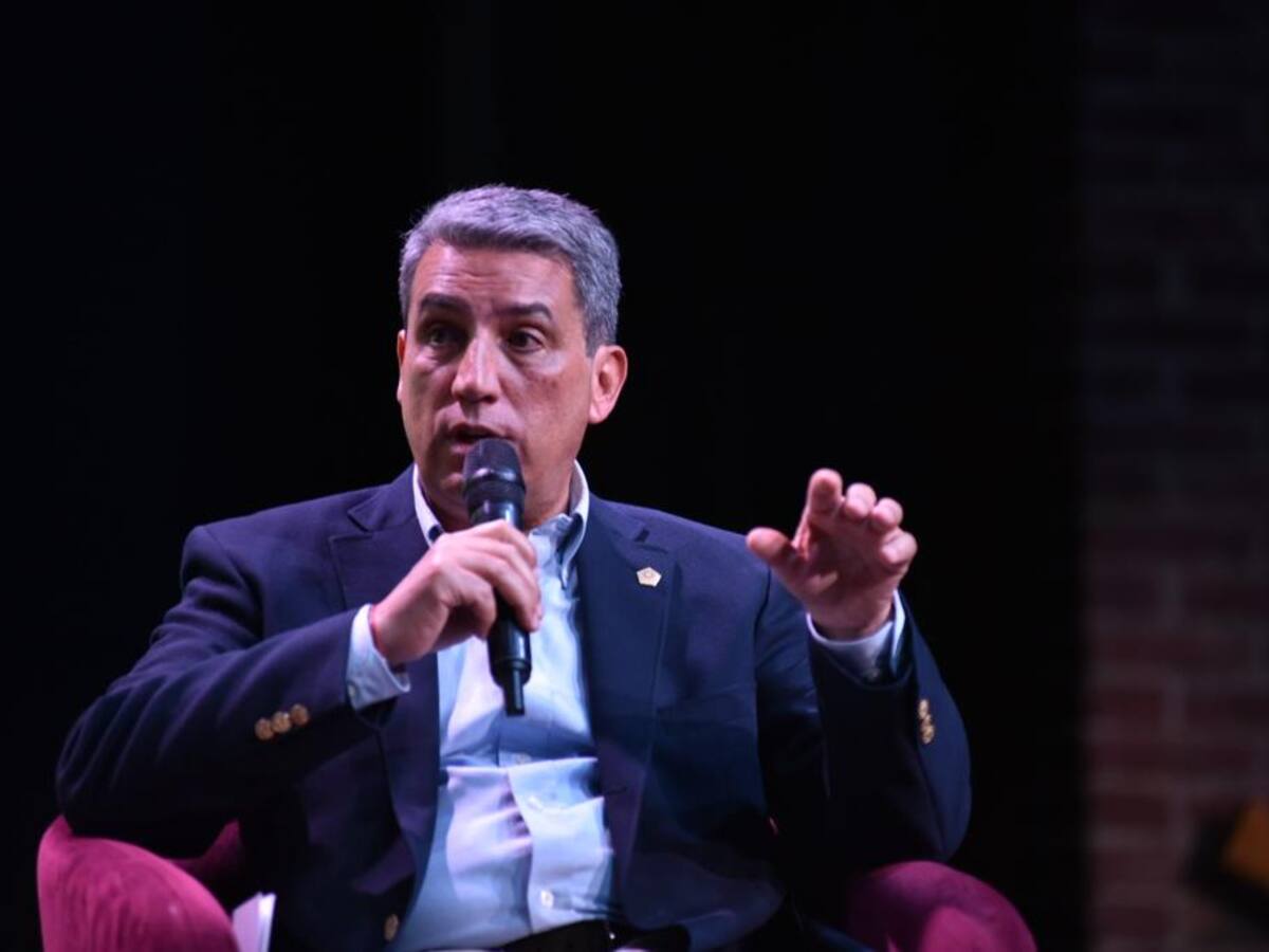 “Puede generar violencia”: Fernando Jaramillo por transmisión del partido en pantallas