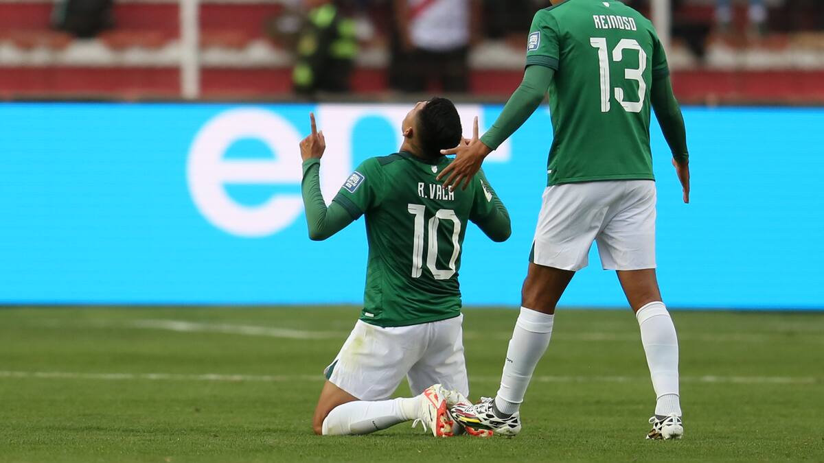 Bolivia vence 2-0 a Perú y obtiene sus primeros puntos en Eliminatorias sudamericanas