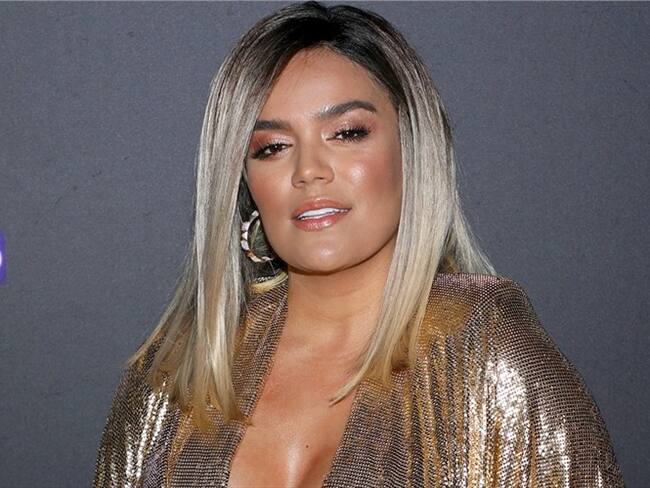 Karol G ‘enloqueció’ a sus seguidores con fotos en toalla y sin sostén . Foto: Alexander Tamargo/Getty Images