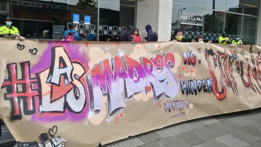 Madres de Soacha respaldaron a la JEP con un plantón. Foto: Cortesía: Rafael Aristizábal