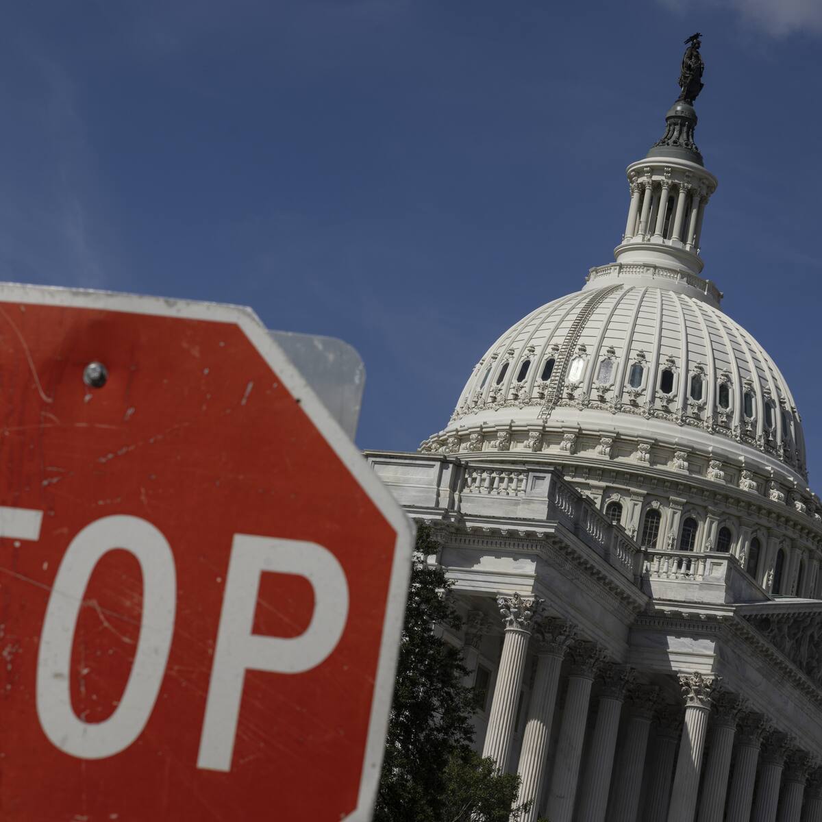 Jueza bloqueó temporalmente los despidos de la administración Trump