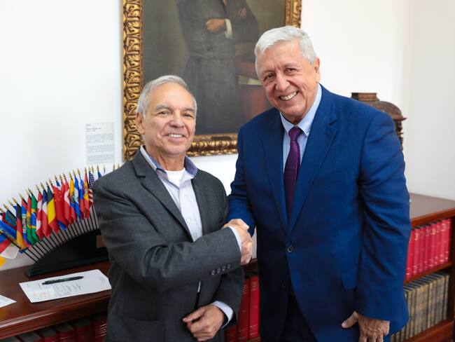 Marco Emilio Hincapié junto a Ricardo Bonilla, ministro de Hacienda | Foto: Coljuegos