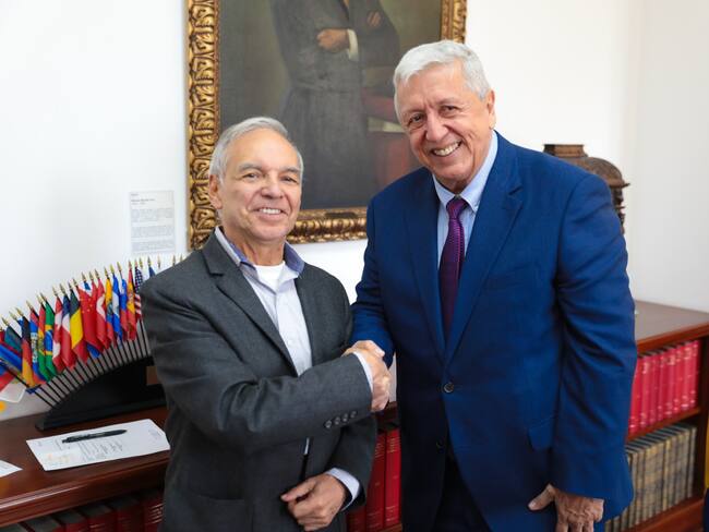 Marco Emilio Hincapié junto a Ricardo Bonilla, ministro de Hacienda | Foto: Coljuegos