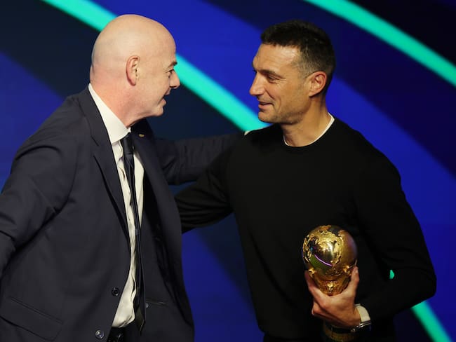 Infantino y Scaloni en el Sorteo Mundialista. Foto: Hector Vivas - FIFA/FIFA via Getty Images