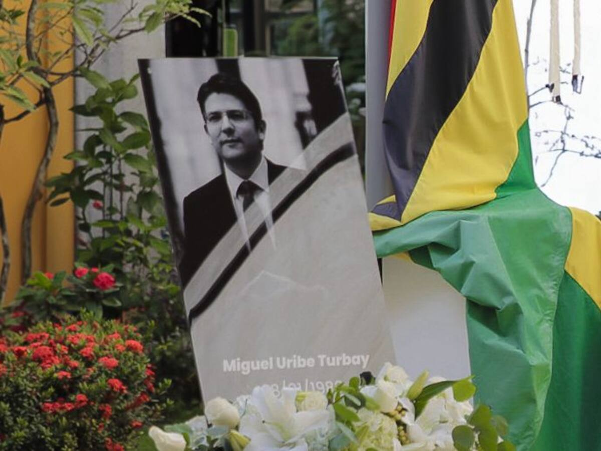 En la Gobernación de Santander se rindió homenaje a Miguel Uribe Turbay