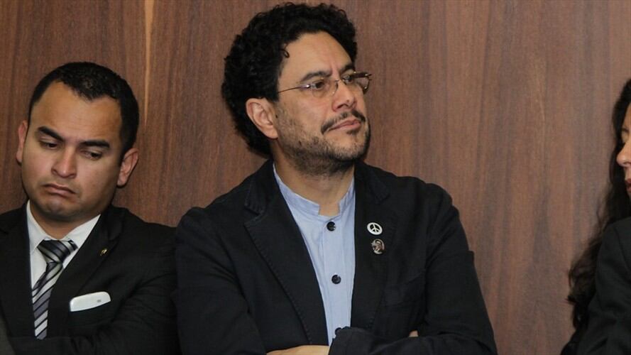 El senador Iván Cepeda, a través de sus abogados, pedirá a las autoridades de EE.UU. que indaguen sobre la forma cómo fue recaudada la declaración del exjefe paramilitar “Tuso Sierra”. Foto: Colprensa