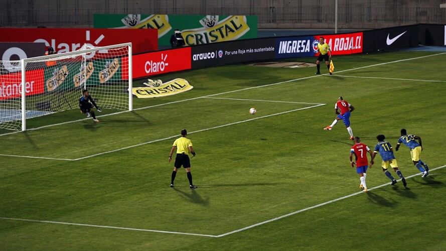 La conversación entre árbitro y VAR en penalti contra Colombia. Foto: Getty