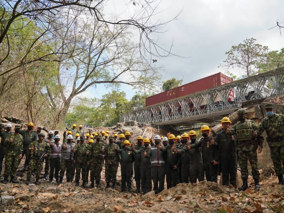 Ejército condecoró a soldados que instalaron puente militar en Pailitas, Cesar