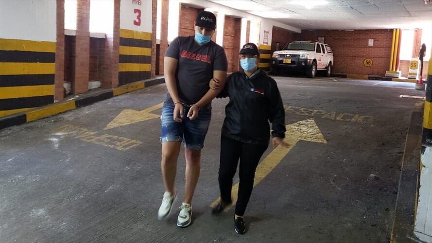 Hombre capturado en Cali por supuestamente contratar a un sicario. Foto: Fiscalía General de la Nación