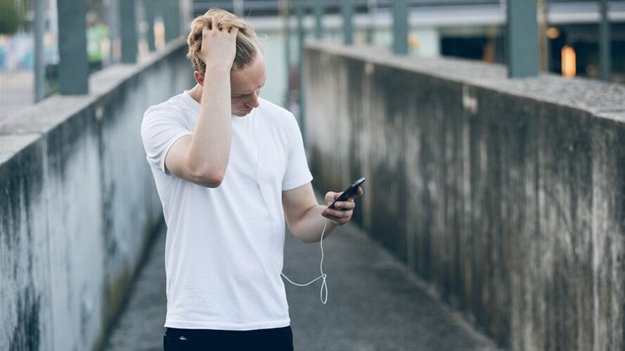 En un video que se hizo viral se pueden escuchar las particulares respuestas al dilema del hombre.. Foto: Getty Images