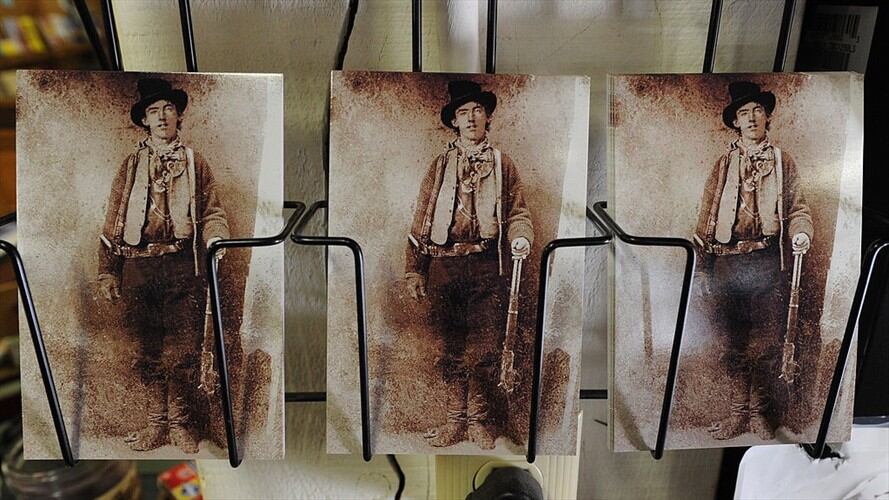 El revólver de donde salió la bala que mató a Billy the Kid en la época del lejano Oeste fue vendido en una subasta por 6,03 millones de dólares en Los Ángeles. Foto: MARK RALSTON/AFP via Getty Images