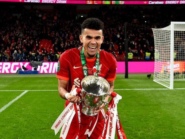 Luis Díaz con el trofeo de la Copa de la Liga / Foto: Luis Díaz