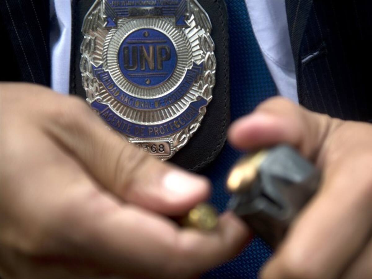 Escoltas de la Unidad Nacional de Protección protestan en Popayán